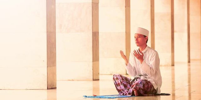 Tata Cara Sholat Tahajud Dan Witir Lengkap Disertai Niat Dan Bacaan Yang Dianjurkan Merdeka Com