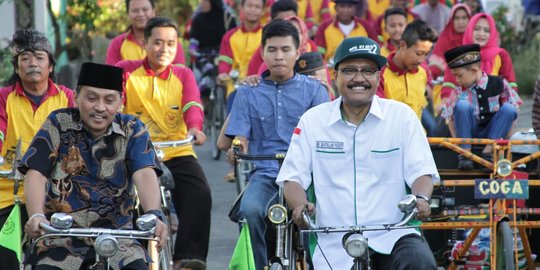 Kring-Kring, ngabuburit Gus Ipul ngontel bareng pencinta sepeda lawas Jombang