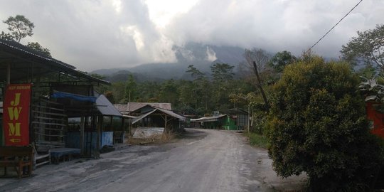 Merapi kembali erupsi freatik, sejumlah daerah di Magelang hujan abu