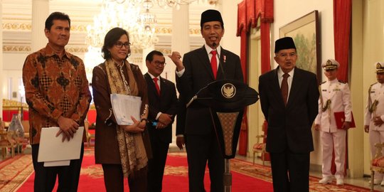 Didampingi JK, Menkeu dan MenPAN-RB, Jokowi umumkan THR dan Gaji ke 13