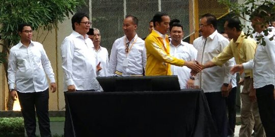 Buka puasa bareng relawan Go Jo, Jokowi disambut Airlangga dan Idrus