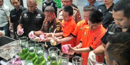 Musnahkan barbuk narkoba, 239 kg sabu & 30.000 ekstasi diblender polisi