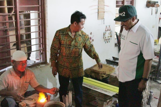 gus ipul bertemu pengerajin manik manik di desa pelumbon gambang kecamatan gudo jombang