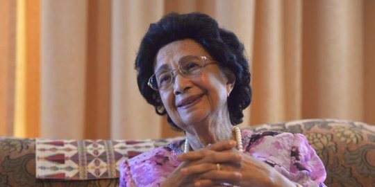 Istri Mahathir minta rakyat Malaysia hentikan kirim hadiah selamat