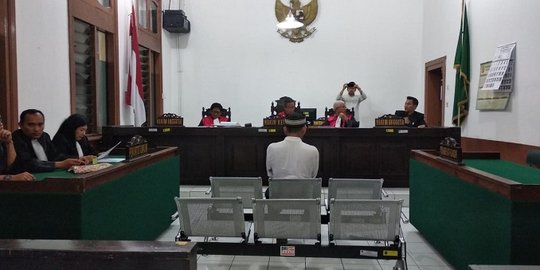 Pelaku pembunuhan Ustaz Prawoto bingung didakwa dua pasal