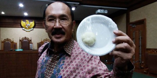 Kesal, Fredrich janji kirim 10 lusin bakpao buat jaksa KPK