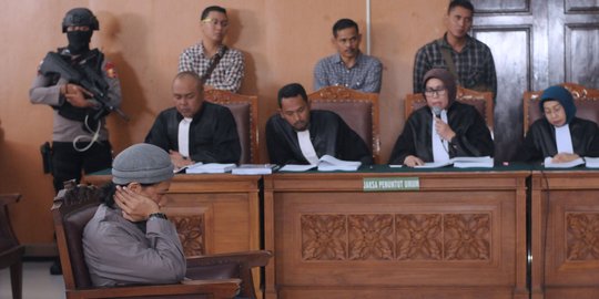 Bacakan pleidoi, pengacara sebut tuntutan mati Aman tak sesuai fakta sidang