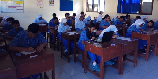 Ujian SMPN 12 Semarang gunakan gadget, menguji kejujuran siswa