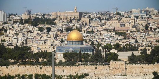 Viral, Dubes AS berfoto dengan poster Kota Yerussalem tanpa Masjid Al Aqsa