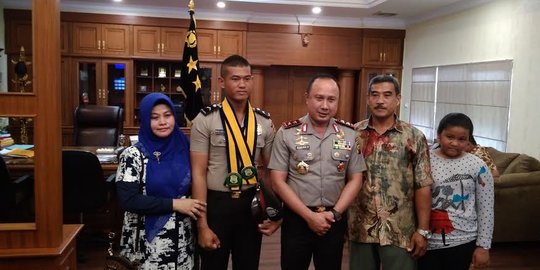 3 Kisah orang tak punya, otaknya cerdas lolos jadi anggota Polri dan TNI