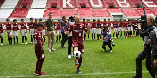 Iniesta dapat sambutan meriah di Jepang