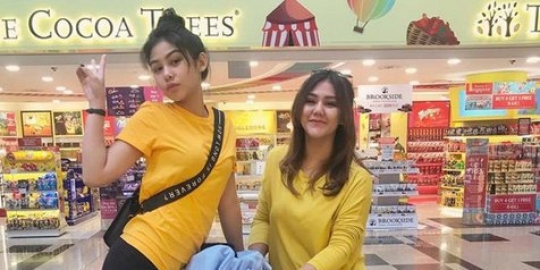 Sissy Priscillia dan Vanesha  Prescilla  potong rambut  