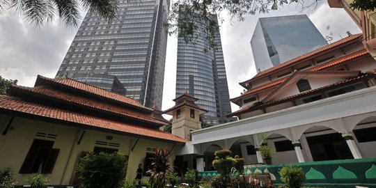 Mengunjungi masjid ratusan tahun terselip di antara gedung bertingkat Ibu Kota