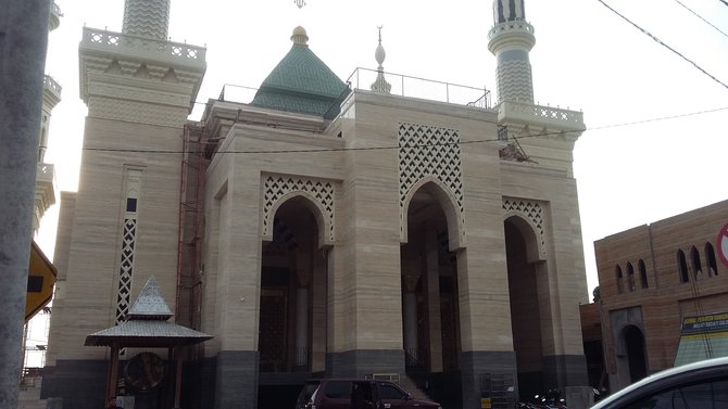 penjual ayam di yogya bangun masjid