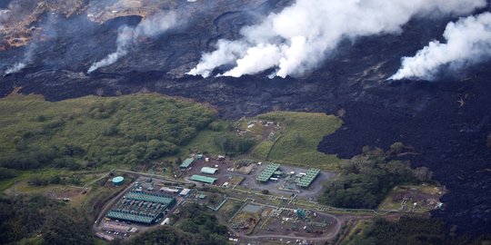 Penampakan udara saat lava vulkanik perlahan gerogoti isi Hawaii