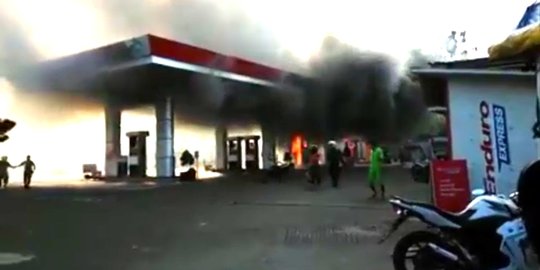 Usai isi bensin, sepeda motor terbakar di SPBU Malang