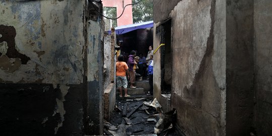 Meski rumah habis terbakar, warga Bidara Cina enggan direlokasi