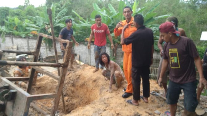 pekerja bangunan tertimbun 25 jam