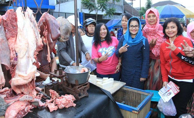 puti guntur blusukan di pasar kebalen malang