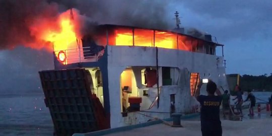 KMP Paray terbakar di Pelabuhan Jagoh Lingga usai turunkan penumpang