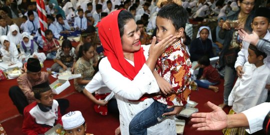 Jelang Bulan Bung Karno, Puti buka puasa bersama anak yatim