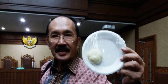 Hari ini, Fredrich Yunadi hadapi sidang tuntutan