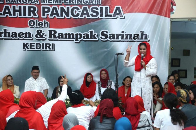 puti saat hadir di tengah tengah rampak sarinah