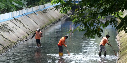 Dekat dengan venue Asian Games, Kali Item di Kemayoran dibersihkan supaya tak bau