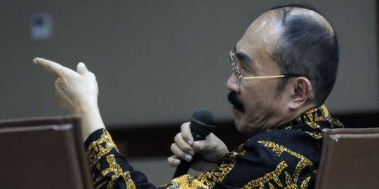 Drama satu jam di sidang tuntutan Fredrich