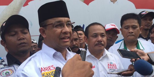 Anies Baswedan salurkan zakat Rp 75 Juta lewat Bazis DKI Jakarta