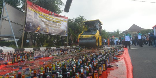 Polres Jakarta Timur musnahkan 96 Kg ganja dan ribuan botol miras