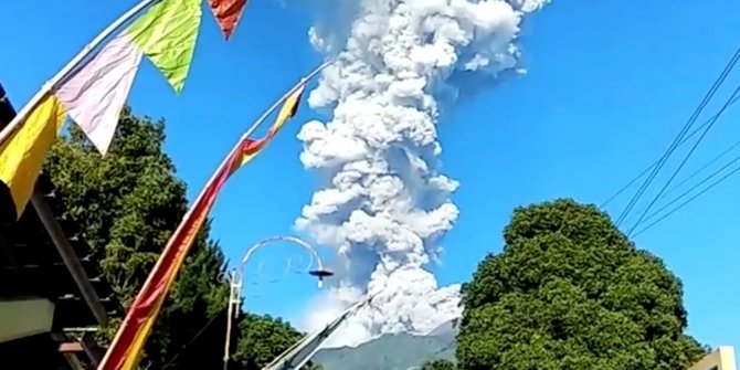 Gunung Merapi kembali meletus, warga sempat dengar suara gemuruh sangat kencang
