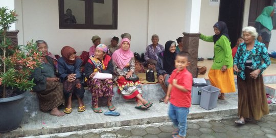 Merapi kembali erupsi, 60 warga masih mengungsi di balai desa