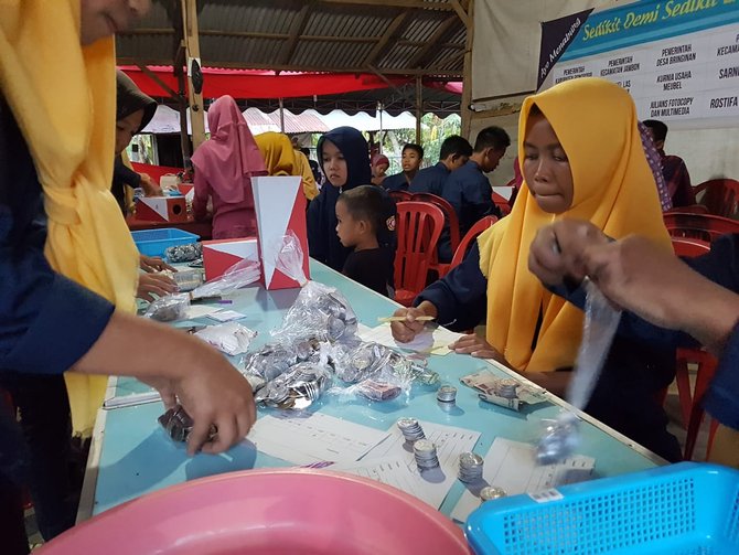 puti guntur kagum dengan gerakan anak menabung di pelosok ponorogo