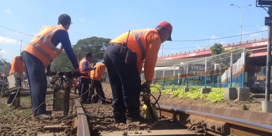 Jelang arus mudik, KAI perbaiki bantalan & pengunci rel di Jalur Cikampek