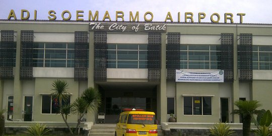 Gunung Merapi meletus, Bandara Adi Soemarmo ditutup