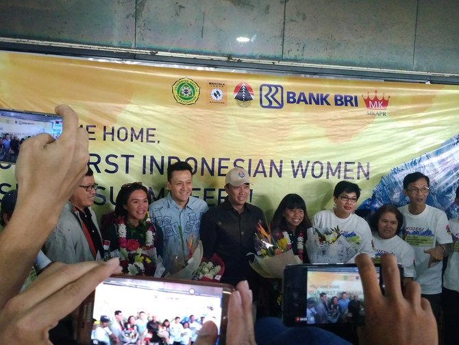 menpora imam nahrawi menyambut kedatangan fransiska dimitri didi dan mathilda dwi lestari hilda