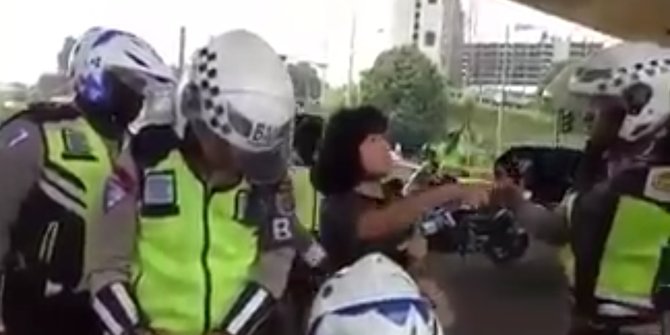 Tanggapi video ibu-ibu marahi polisi, Kakorlantas sebut 'Pasrah saja kalau ditilang'