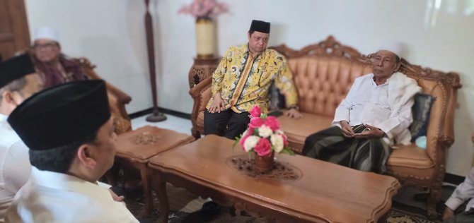 ketum golkar airlangga hartarto sowan ke pondok pesantren ploso kediri