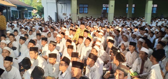 ketum golkar airlangga hartarto sowan ke pondok pesantren ploso kediri