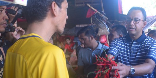 Anies telusuri surat edaran zakat di Cilandak Barat