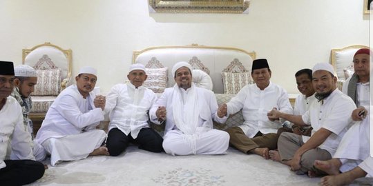 Fadli Zon soal tudingan umrah politik: Niat Prabowo-Amien Rais ibadah & doa bersama