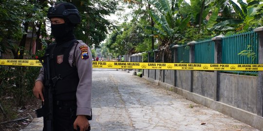 Densus 88 tangkap terduga teroris pelempar molotov di Candi Resto Solo