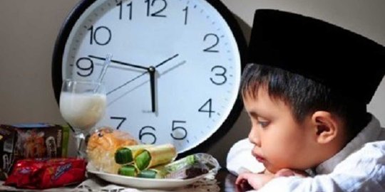 4 Dampak kesehatan tidur setelah makan sahur