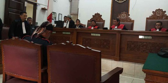 Sidang Ahmad Dhani atas kasus ujaran kebencian batal karena saksi sakit