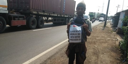Ingin sampaikan masalah pribadi ke Jokowi, petani ini jalan kaki Nganjuk-Jakarta