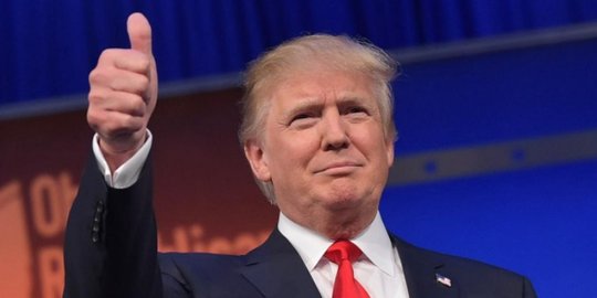 Donald Trump klaim bisa berikan grasi untuk dirinya sendiri