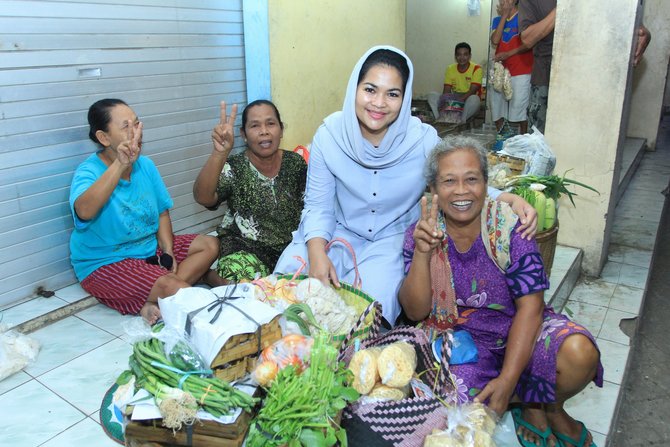 mbak puti blusukan di pasar ngawi