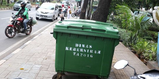 Penampakan tong sampah Rp 3,6 juta dari Jerman hiasi Ibu Kota