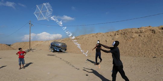 Layang-layang dan balon jadi senjata alternatif Palestina serang Israel